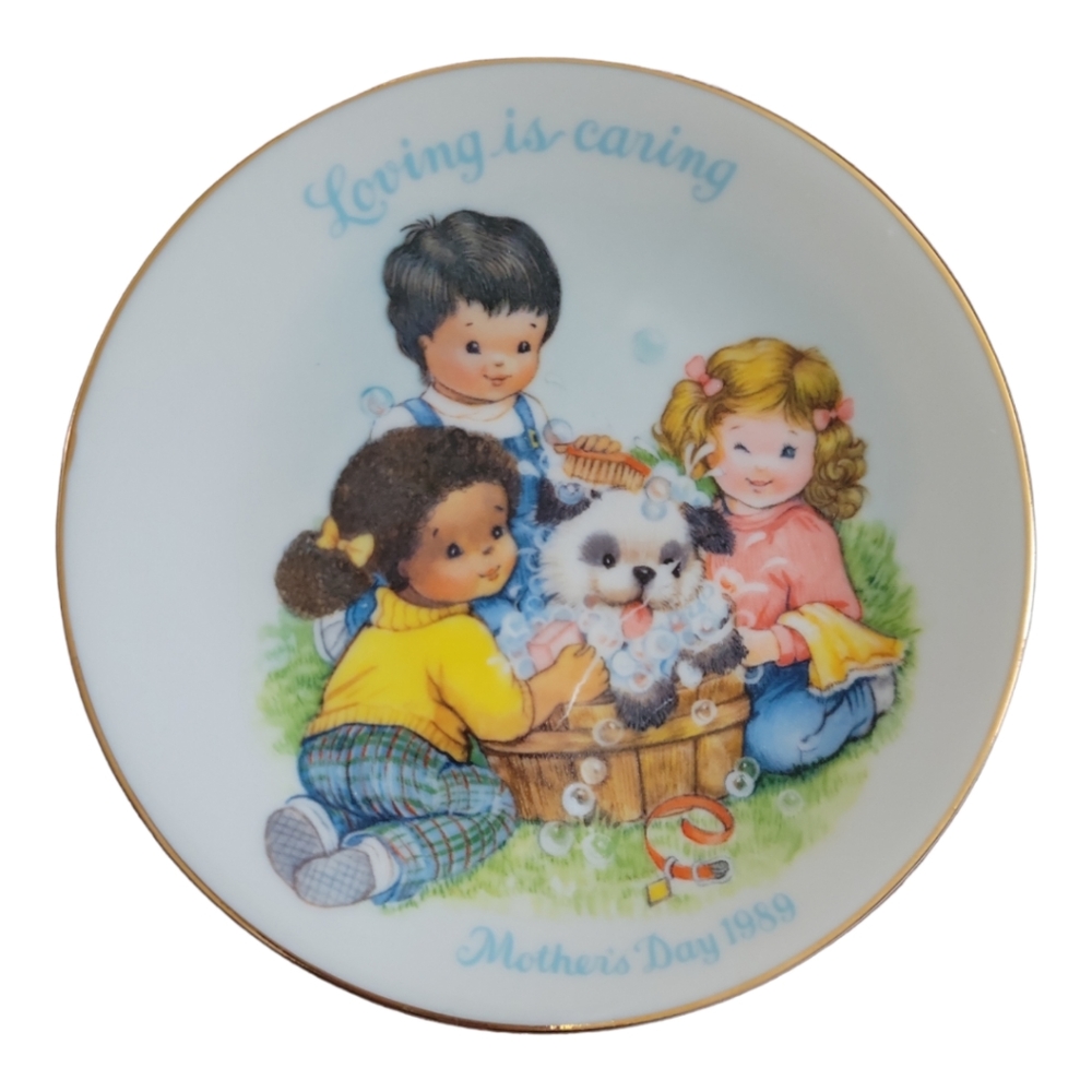 Vtg 89 Mother's Day Plate Avon Porcelain 22 Kt Gold "Loving Is Caring"